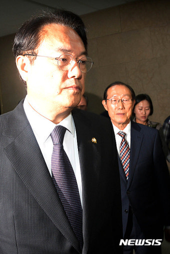[2016국감]이원종 비서실장 데려가는 정진석 원내대표