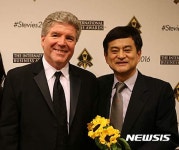 국제 비즈니스 대상 시상식, 공동위원장인 한상필 교수와 아미틀 갤러허 회장