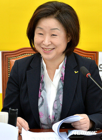 환하게 웃는 정의당 심상정 대표