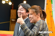 안철수 의원, 마산 부림시장 방문