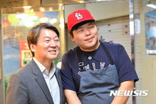 안철수 의원, 마산 부림시장 방문