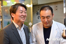 안철수 의원, 마산 부림시장 방문