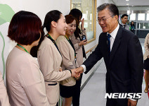 문재인 전 대표, 치매지원센터 방문