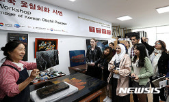 통영옻칠미술관 찾은 코리아넷 명예기자단