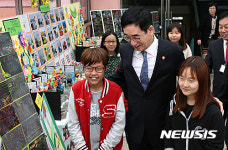 청주 모충초 방문한 이준식 부총리