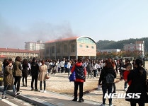 예술제 중이던 초교 건물서 불…인명 피해 없어