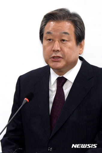 김무성, 박 대통령에 탈당 요구