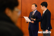 사퇴 의사 밝히는 박승주 내정자