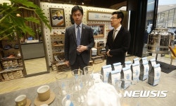 (주)손문에프앤씨 | 손문기 식약처장, 하남 스타필드 숍인숍 현장 방문