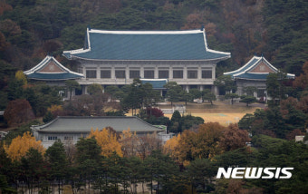 검찰, 청와대 '문고리 권력' 안봉근·이재만 소환