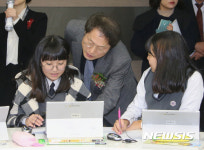 창덕여중 수업참관하는 조희연 교육감