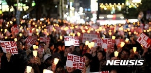 제주 촛불 제주시청 민원실 앞에서…6시 현재 3000여명 참여