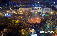 옛 전남도청 밝힌 횃불