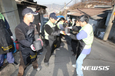 이달의 기록, 사랑의 연탄배달