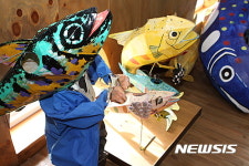 어르신들이 만든 산천어등