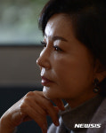 인터뷰하는 배우 김용선