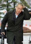 정부청사 출근하는 임종룡 위원장
