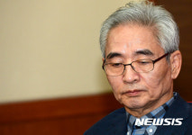 새누리당 윤리위원장 및 위원 6명 일괄사퇴