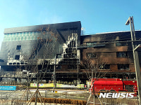 화성 동탄 방교초교 큰 불…굴삭기 대피