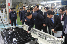 현대자동차 공장 살펴보는 주형환 장관