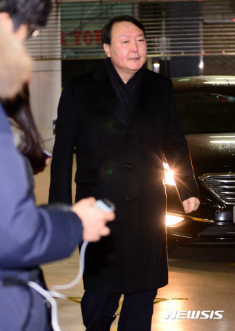 특검사무실 향하는 윤석열 수사팀장
