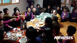 합천 사는 딸, 노모 다니는 창원 경로당 점심 대접 ‘훈훈’