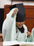 전통예복입고 즐거워하는 아이들