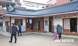 반기문 귀국 앞두고 발길 이어지는 충주 본가 반선재