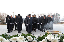 함안군, 충의탑 참배로 첫 일정