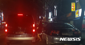 노래방 도우미 카맨…도시의 욕망을 나르다
