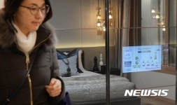 방배아트자이 견본주택, 침실에 설치된 미러 TV