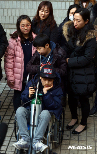 '할 말을 잃은 가습기살균제 피해자 가족'