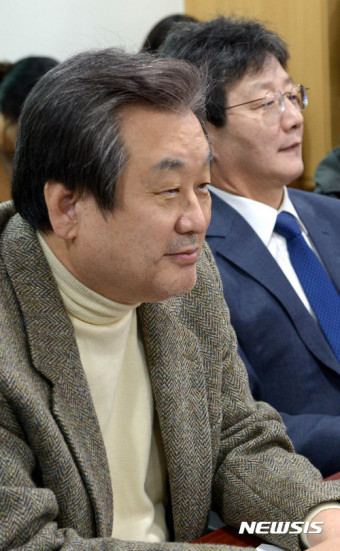 개혁보수신당 당명채택회의 참석한 김무성-유승민
