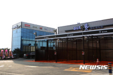 오토앤, 자동차복합매장 오픈