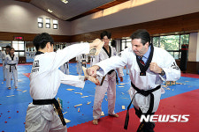 리퍼트 대사, 계명대 태권도센터서 태권도 매력 흠뻑