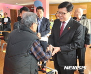 정진엽 복지장관, 설 명절 앞두고 노인양로시설 방문