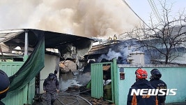 대구 섬유공장서 화재발생…소방당국 진화 중
