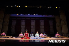 국립국악원 간판, 토요 명품공연 올해 45회 공연