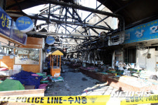 불에 탄 여수 교동 수산시장