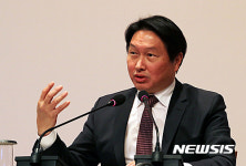 최태원 SK 회장 개인과 사회 행복 함께 키우는 삶 설계해야