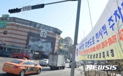 설 준비는 주차되는 전통시장에서