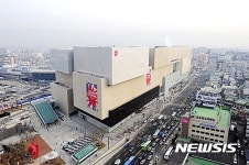 대구 신세계 오픈 한달 500만명 다녀가…국내 대표 쇼핑·관광 메카로