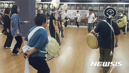 사물놀이 배우는 연수생