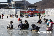 천사들 웃음 가득한 산천어축제장