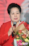 수상 소감 말하는 최후자 순우리 인삼 회장