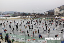 이른아침부터 북적이는 산천어축제장