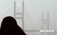 미세먼지에 가려진 서대해교