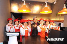 오산시-삼성전자, 대원동 행정복지센터에 실버카페 Cafe休(휴) 개소