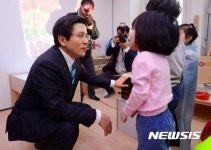 황교안 권한대행, 중소기업 공동직장어린이집 방문