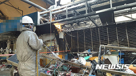 여수수산시장 철거 2주 예상…2주간 17개사 투입